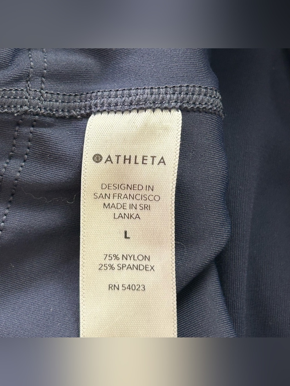 Athleta Ultimate Stash Pocket 9" Biker Shorts Women’s L Navy Blue Yoga Stretch - Picture 10 of 15